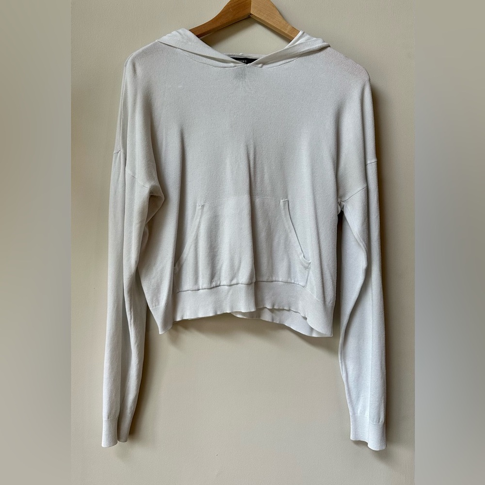 White hoodie sweater. Forever 21. Size medium.